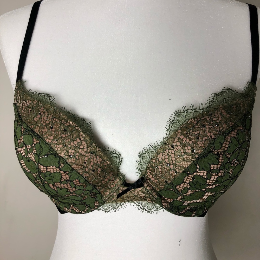 New never worn dream angles push up bra